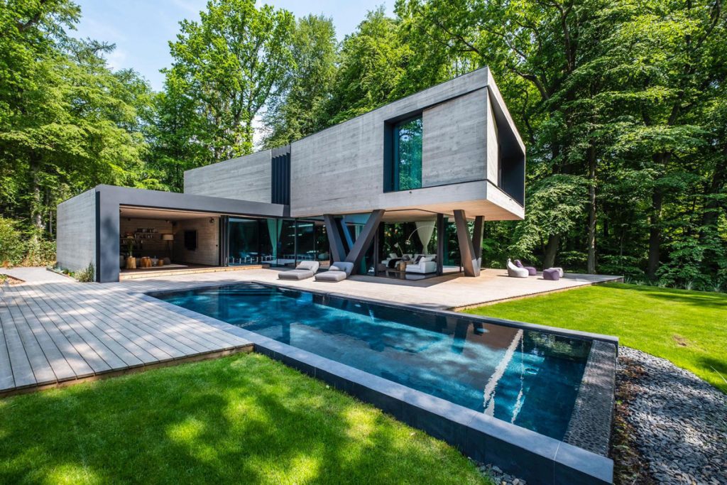 Architektur-Villa mit Pool im Grünen